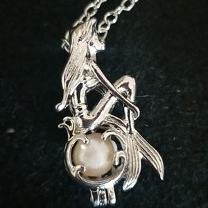 Little mermaid necklace with fresh water pearl ins